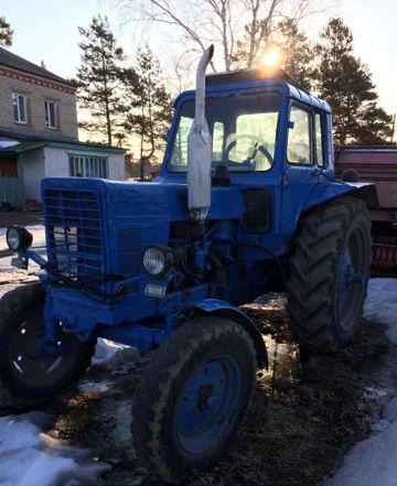 на фото: Трактор МТЗ 80, 1988 г.в. - Амурская область