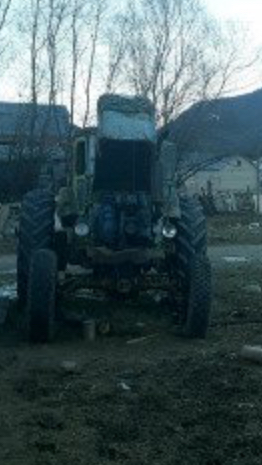на фото: Трактор Т-40, б/у, Карачаево-Черкессия - 2005