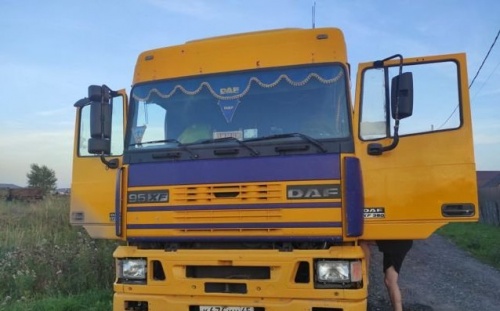 на фото: Продаю грузовик DAF б/у, 1995 года выпуска - Екатеринбург