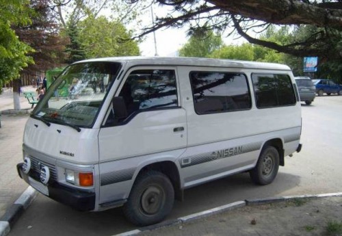на фото: Микроавтобус Nissan Urvan, Б/У, 1993 г.в.