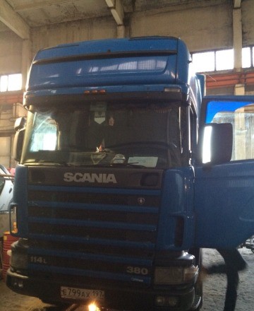 на фото: Scania R114, 2002 г.в.