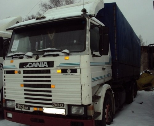 на фото: Scania R113 грузовик тентованный 1994 г. в.
