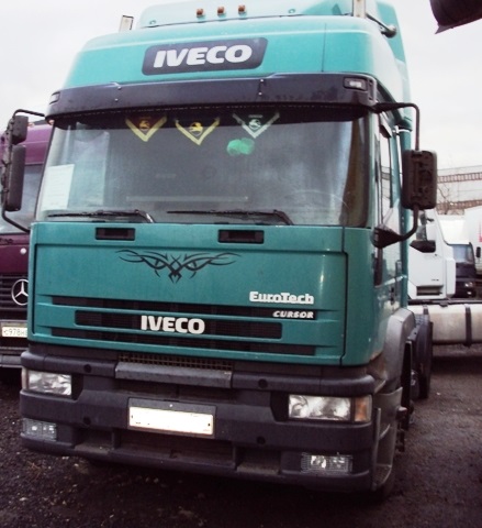 на фото: Iveco Eurotech седельный тягач