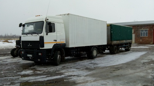 на фото: Продам сцепку МАЗ 27802А тягач и прицеп МАЗ 83781-012