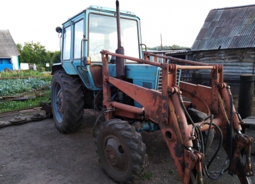 на фото: Продам трактор МТЗ 82 Б/у, 1991г.- Заринск
