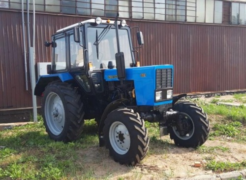 на фото: Продам трактор МТЗ (Беларус) Б/У, 2000 г. – Калуга
