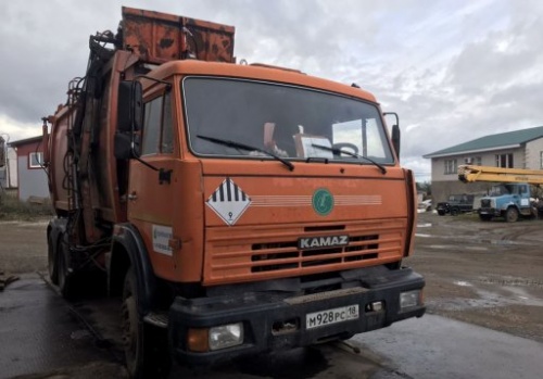 на фото: Продам мусоровоз КАМАЗ Б/У, 2014г.- Сарапул