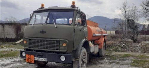на фото: Продаю грузовик МАЗ 500 бензовоз  б/у, 2005г.- Туапсе